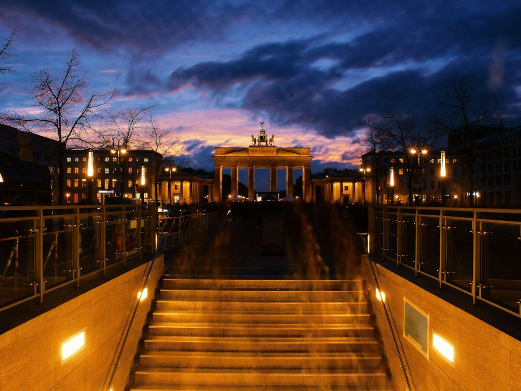 brandenburg gate at sunset