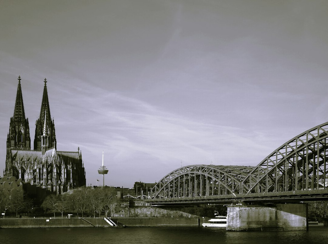 cologne cathedral at dusk
